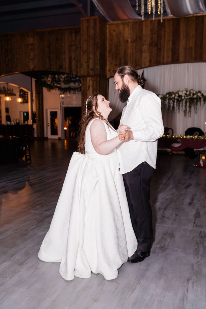 Bride and groom private last dance at the Granville Plantation