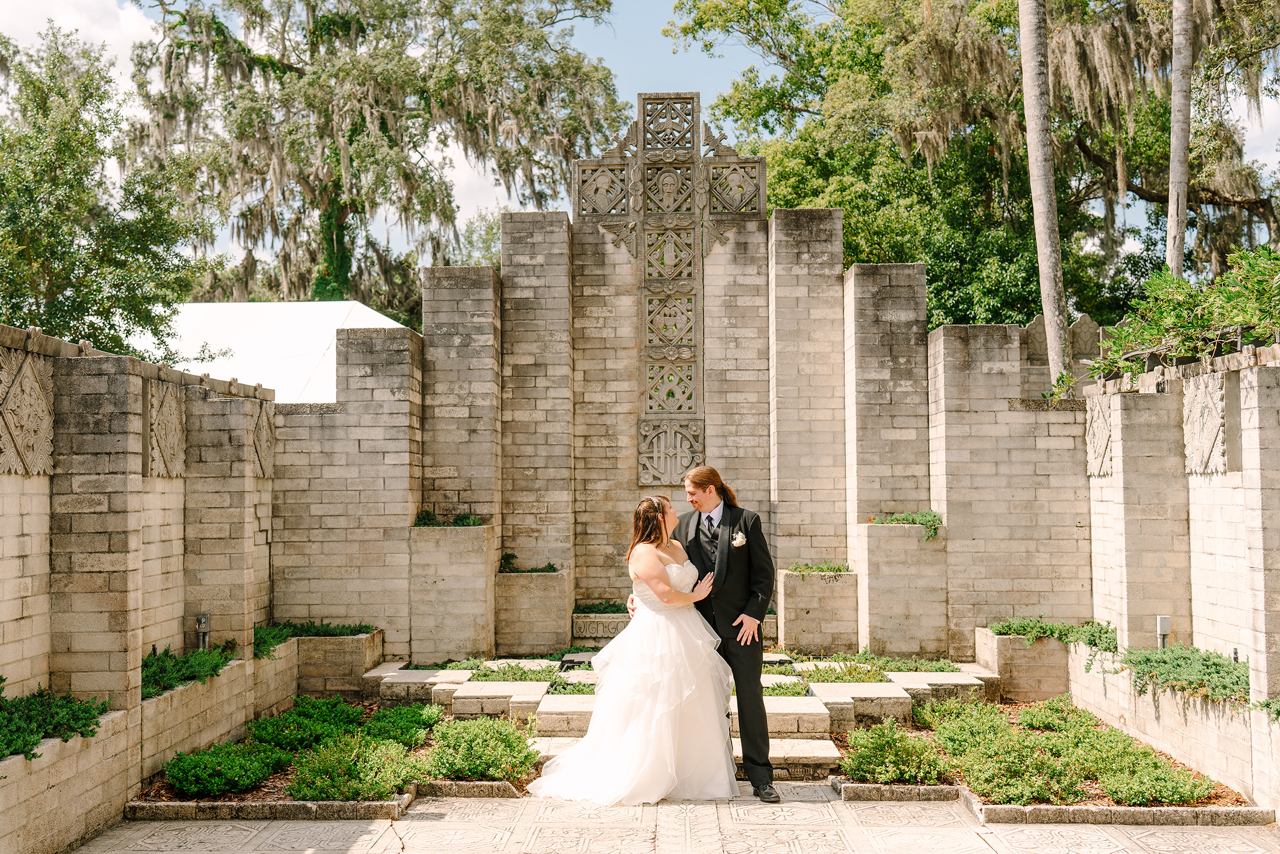 Bride and Groom at the Art & History Museum of Maitland
